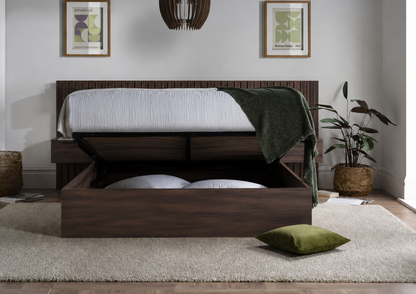Molle Walnut Finish Hotel Sängstomme med ottomane
