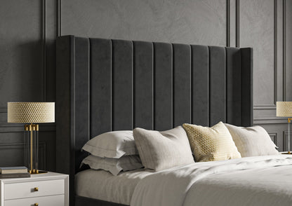 Opulence Med vingar Grand Hugo Charcoal Klädd Sängstomme med ottomane