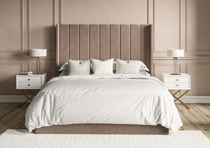 Opulence Med vingar Grand Hugo Linen Klädd Sängstomme med ottomane