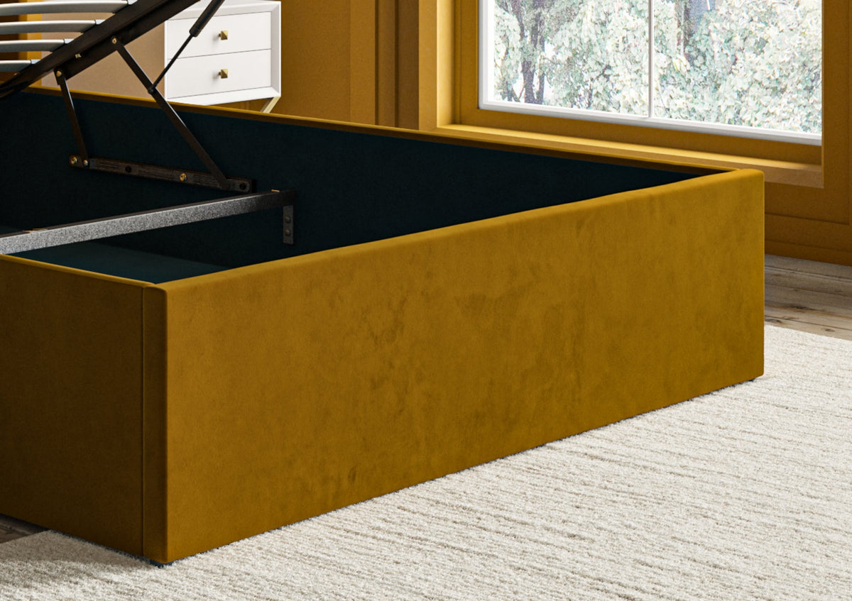 Opulence Med vingar Grand Hugo Saffron Klädd Sängstomme med ottomane
