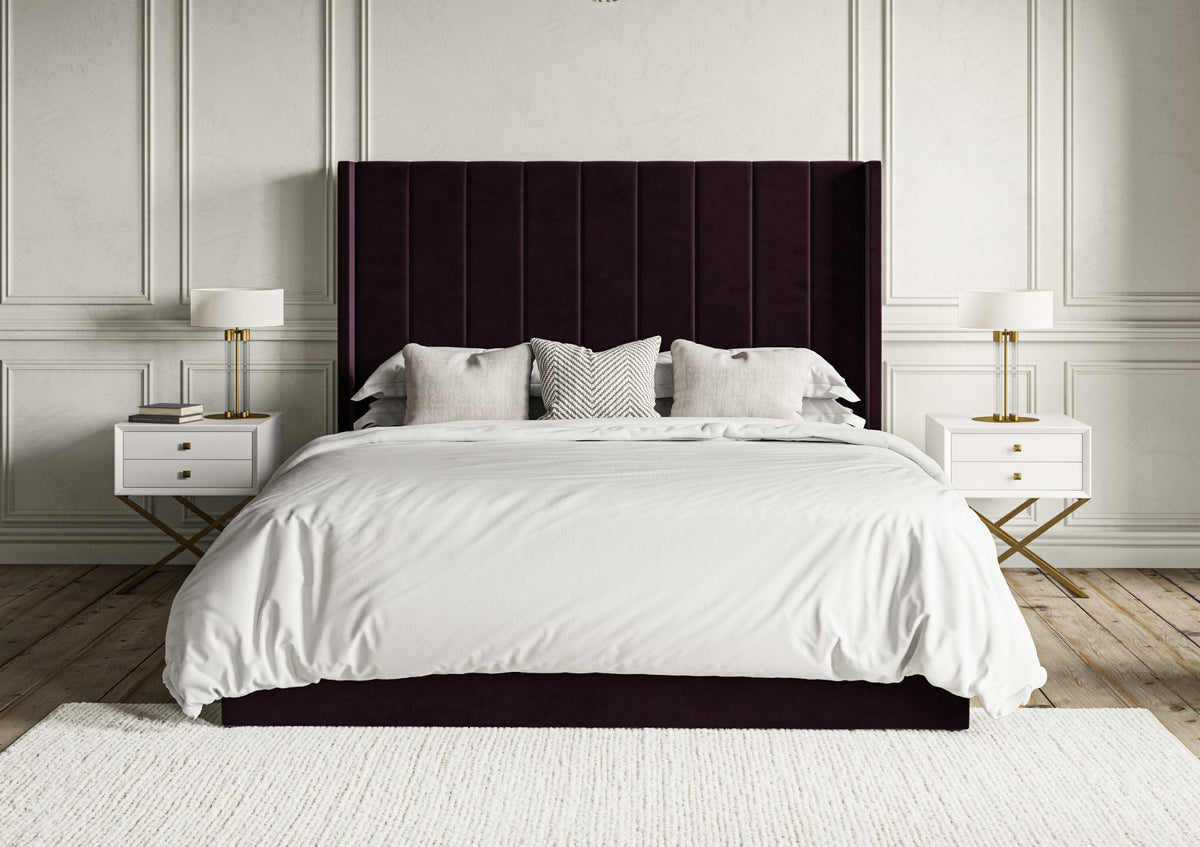 Opulence Med vingar Grand Hugo Aubergine Klädd Sängstomme med ottomane