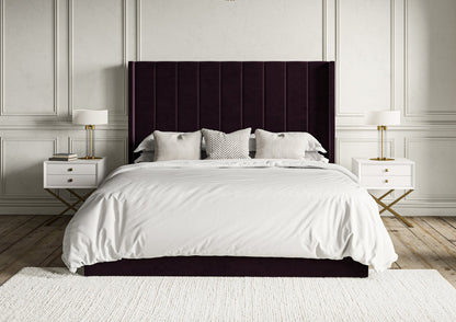 Opulence Med vingar Grand Hugo Aubergine Klädd Sängstomme med ottomane