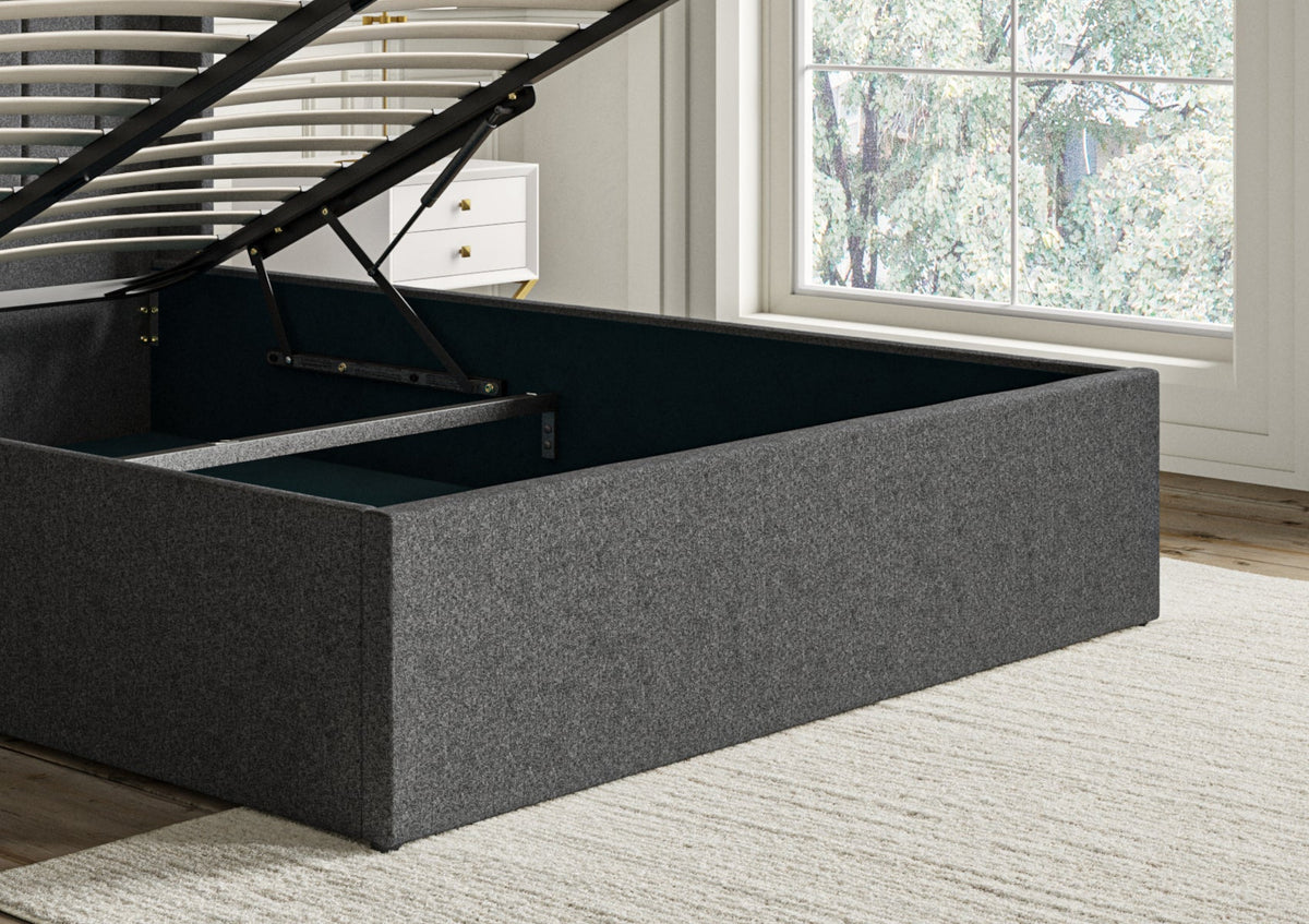 Opulence Med vingar Grand Arran Pebble Klädd Sängstomme med ottomane