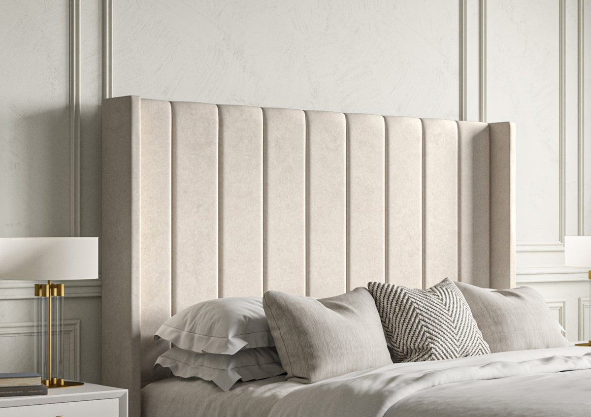 Opulence Med vingar Grand Hugo Ivory Klädd Sängstomme med ottomane