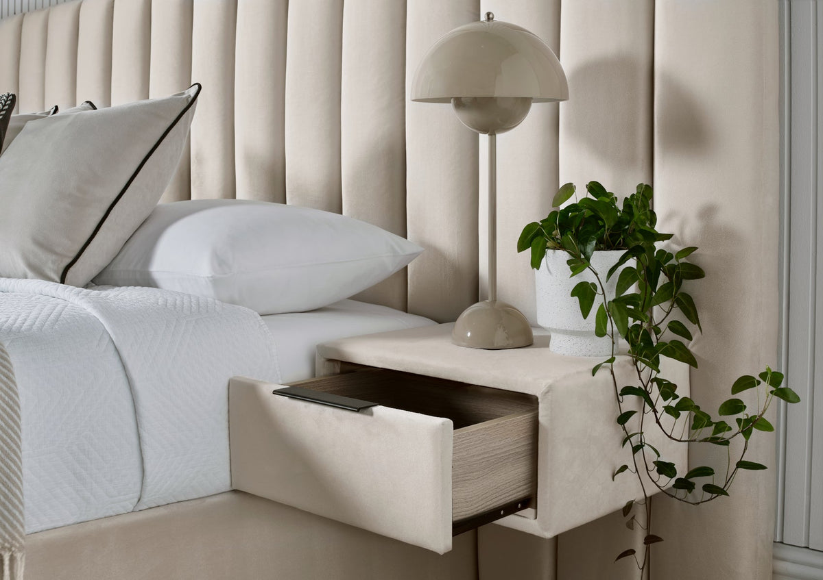 Serenity Klädd Beige Ottoman Hotel Sängstomme