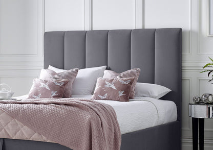 Linea Grå Klädd Sängstomme med ottomane