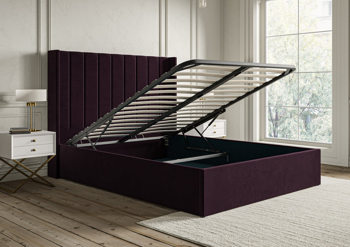 Opulence Med vingar Grand Hugo Aubergine Klädd Sängstomme med ottomane