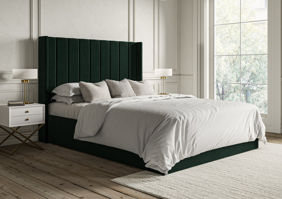 Opulence Med vingar Grand Hugo Bottle Green Klädd Sängstomme med ottomane